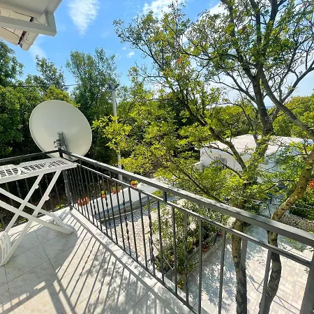 Kristina Apartamento Jadranovo